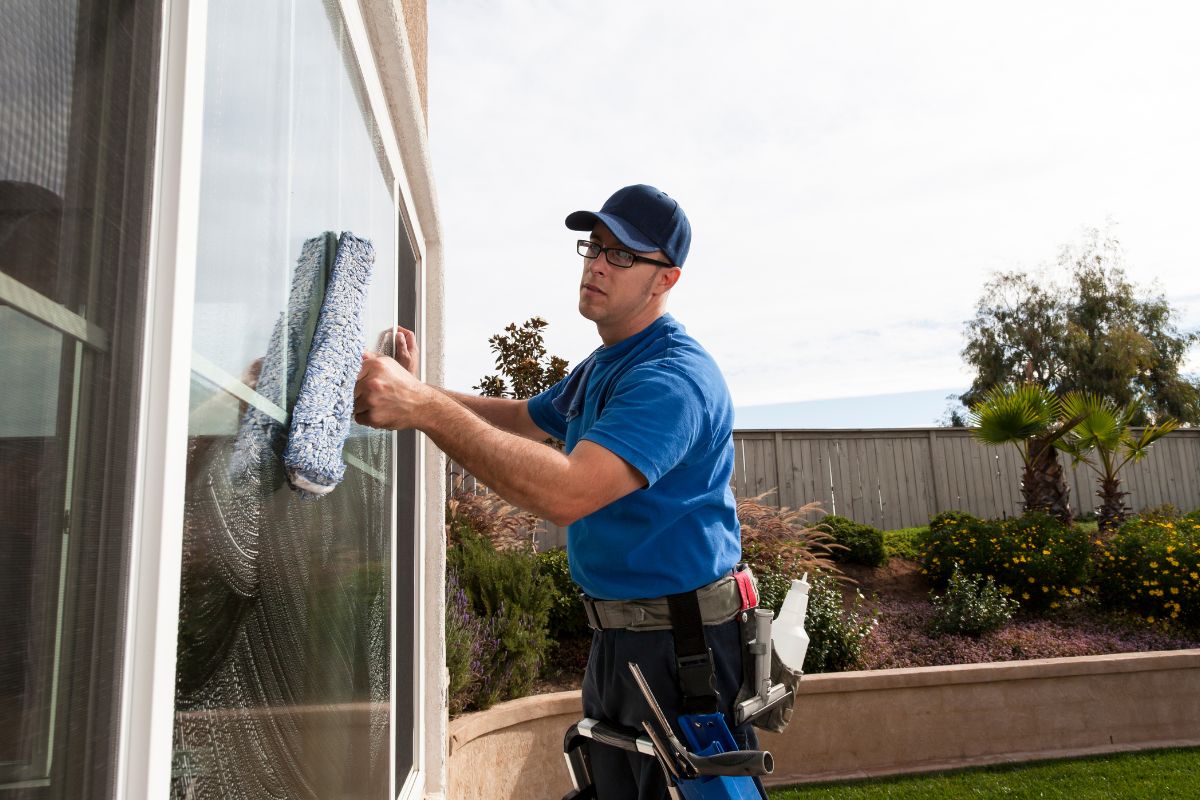How to Clean Outside Windows That Haven’t Been Cleaned in Years